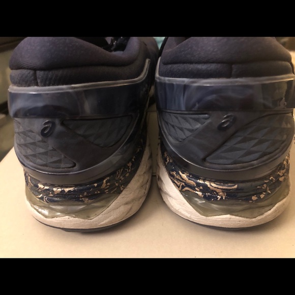 Running shoes - Picture 4 of 10